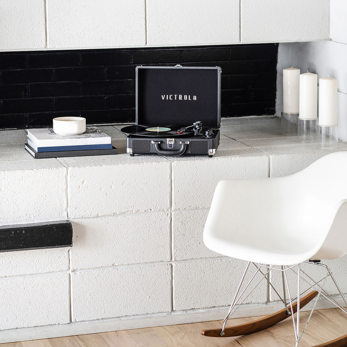 Gira-Discos Portátil Victrola Journey Preto para Ouvir Vinil em Casa ou em Viagem-2